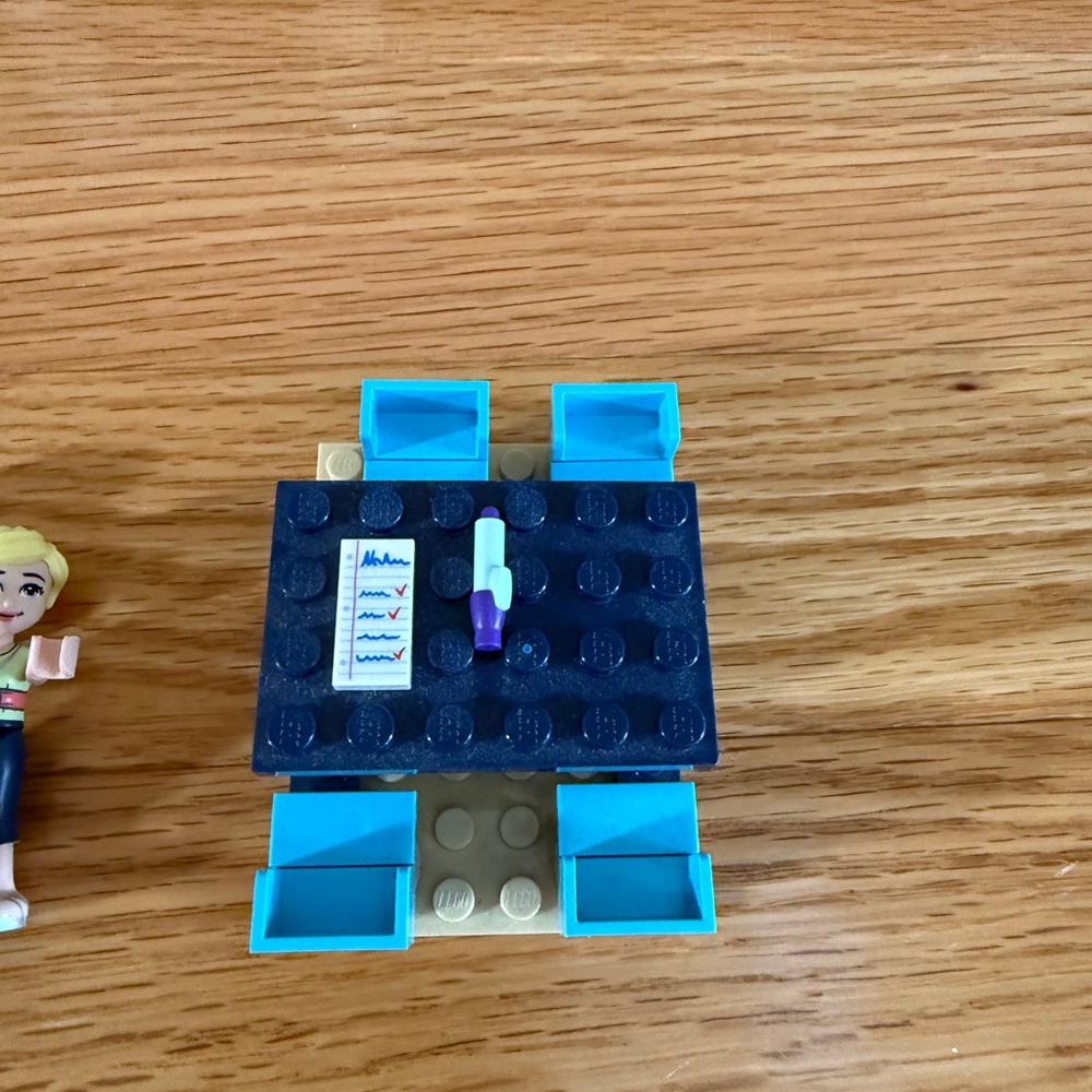 LEGO Friends Heartlake City School Set. 605 pieces. EUC. Building. Summer. - Picture 11 of 17